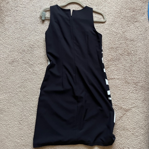 Samuel Dong Black and White Dress with flower design Size XS - Picture 2 of 2